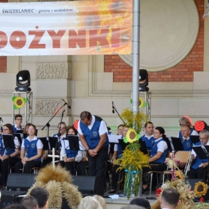 Zdjęcie przedstawia koncert Tarnogórkisej Orkiestry Dętej
