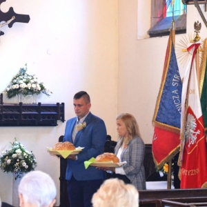 Zdjęcie przedstawia mszę dożynkową