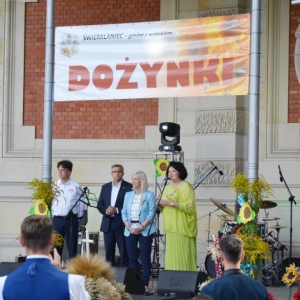 Zdjęcie przedstawia część oficjalną - przemówienia oficjeli
