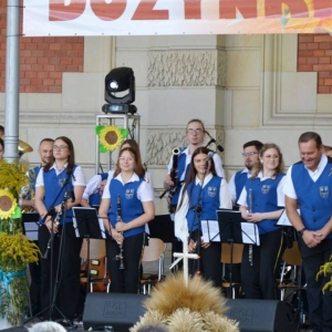 Zdjęcie przedstawia koncert Tarnogórkisej Orkiestry Dętej