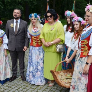 Zdjęcie przedstawia uczestników Dożynek