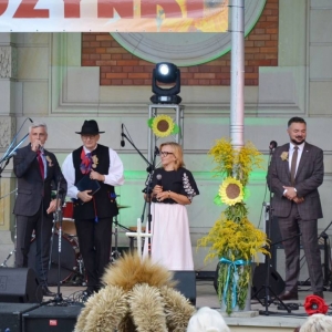 Zdjęcie przedstawia ogłoszenie wyników w konkursie Gyburstag Kołoca zorganizowany przez Stowarzyszenie Wrazidlok