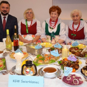 Powiatowy konkurs Potraw Regionalnych w Tąpkowicach - KGW Świerklaniec oraz Wójt Gminy Świerklaniec