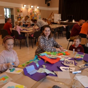 Uczestnicy Rodzinnych Warsztatów Lampionowych 