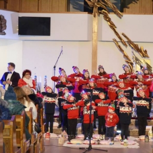 Koncert Noworoczny w wykonaniu Bernadety Kowalskiej i Przyjaciół w kościele parafialnym w Świerklańcu 1 stycznia 2024 roku