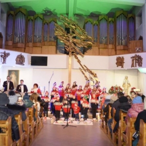 Koncert Noworoczny w wykonaniu Bernadety Kowalskiej i Przyjaciół w kościele parafialnym w Świerklańcu 1 stycznia 2024 roku