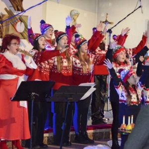 Koncert Noworoczny w wykonaniu Bernadety Kowalskiej i Przyjaciół w kościele parafialnym w Świerklańcu 1 stycznia 2024 roku