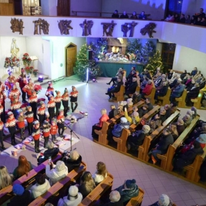 Koncert Noworoczny w wykonaniu Bernadety Kowalskiej i Przyjaciół w kościele parafialnym w Świerklańcu 1 stycznia 2024 roku