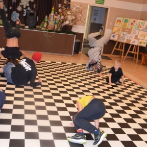 Lekcje tańca breakdance. 