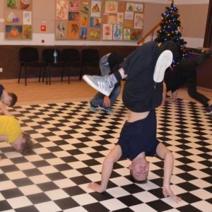 Lekcje tańca breakdance. 