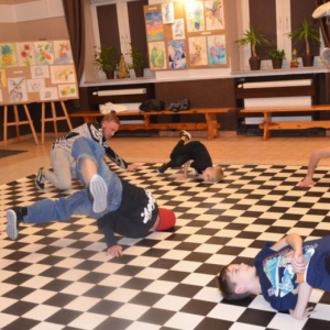 Lekcje tańca breakdance. 