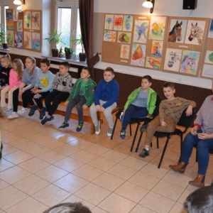 Pierwszy dzień organizacyjny. Zajęcia stacjonarne z ułożeniem regulaminu zimowiska, grami, zabawami i zajęciami plastycznymi
