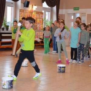Eko warsztaty w GOKu: prelekcja z ekodoradcą, konkurencje, wykonanie drzewa z odpadów makulaturowych