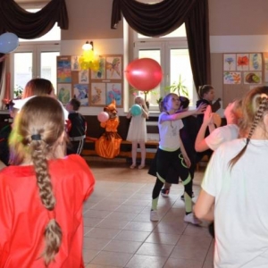 Na zakończenie II turnusu zimowiska 2024 odbył się bal przebierańców