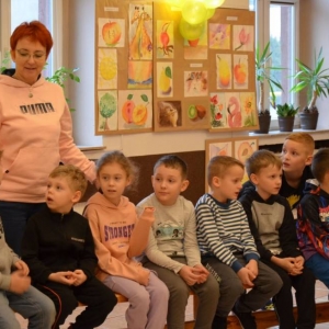 Pierwszy dzień organizacyjny. Zajęcia stacjonarne z ułożeniem regulaminu zimowiska, grami, zabawami i zajęciami plastycznymi