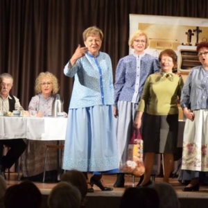 Zdjęcie przedstawia widowisko cołkie po ślonsku WYSZKUBKI
