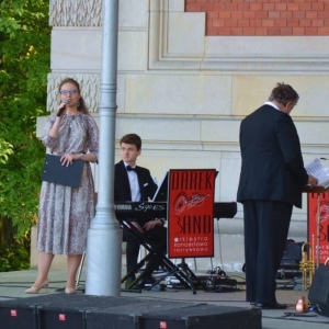 Koncert majówkowy który odbył się 1 maja w muszli koncertowej świerklanieckiego parku