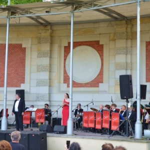 Koncert majówkowy który odbył się 1 maja w muszli koncertowej świerklanieckiego parku