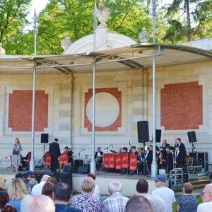 Koncert majówkowy który odbył się 1 maja w muszli koncertowej świerklanieckiego parku