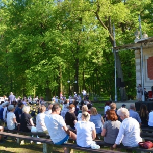 Koncert majówkowy który odbył się 1 maja w muszli koncertowej świerklanieckiego parku