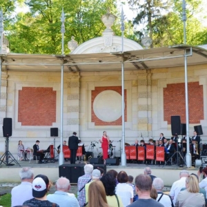 Koncert majówkowy który odbył się 1 maja w muszli koncertowej świerklanieckiego parku