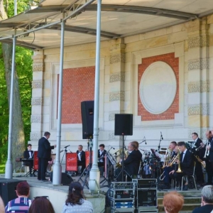 Koncert majówkowy który odbył się 1 maja w muszli koncertowej świerklanieckiego parku