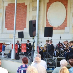 Koncert majówkowy który odbył się 1 maja w muszli koncertowej świerklanieckiego parku
