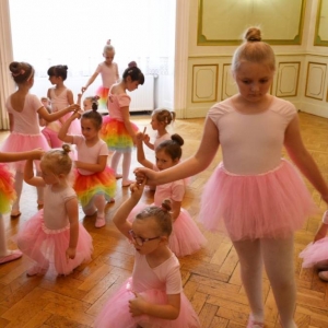Występ artystyczny Baletnic podczas Dnia Dziecka