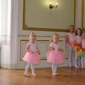 Występ artystyczny Baletnic podczas Dnia Dziecka