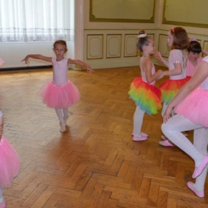 Występ artystyczny Baletnic podczas Dnia Dziecka