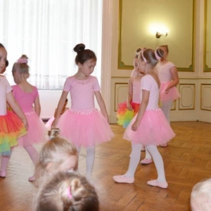 Występ artystyczny Baletnic podczas Dnia Dziecka