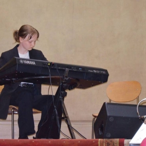 Występ dzieci i młodzieży warsztatów keyboardowych