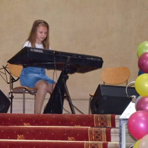 Występ dzieci i młodzieży warsztatów keyboardowych