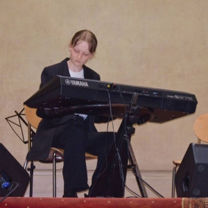 Występ dzieci i młodzieży warsztatów keyboardowych