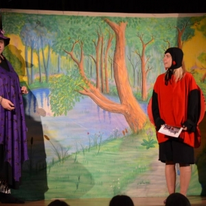Występ teatralny dla dzieci w sali widowiskowej GOK
