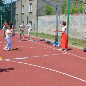 Pierwszy dzień organizacyjny. Zajęcia stacjonarne z ułożeniem regulaminu półkolonii, grami, zabawami i zajęciami plastycznymi