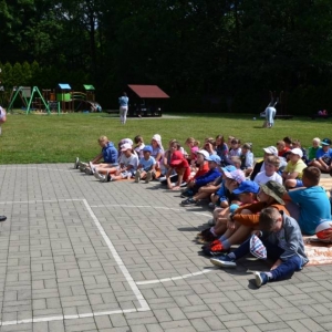 Ostatni dzień II turnusu półkolonii to dzień sportu i wspólnych zabaw przy boisku sportowym w Nakle Śl.
