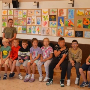 Pierwszy dzień organizacyjny. Zajęcia stacjonarne z ułożeniem regulaminu półkolonii, grami, zabawami i zajęciami plastycznymi