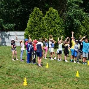 Ostatni dzień II turnusu półkolonii to dzień sportu i wspólnych zabaw przy boisku sportowym w Nakle Śl.