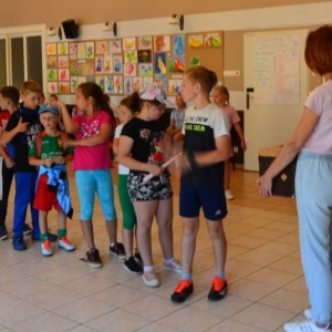 Ostatni dzień II turnusu półkolonii to dzień sportu i wspólnych zabaw przy boisku sportowym w Nakle Śl.