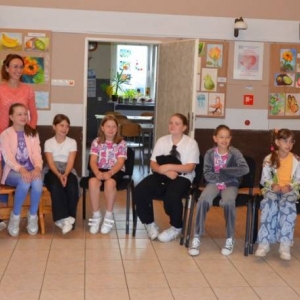 Pierwszy dzień organizacyjny. Zajęcia stacjonarne z ułożeniem regulaminu półkolonii, grami, zabawami i zajęciami plastycznymi