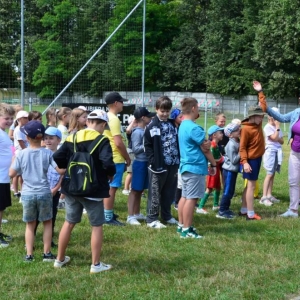 Ostatni dzień II turnusu półkolonii to dzień sportu i wspólnych zabaw przy boisku sportowym w Nakle Śl.