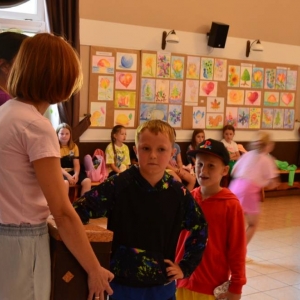 Ostatni dzień II turnusu półkolonii to dzień sportu i wspólnych zabaw przy boisku sportowym w Nakle Śl.