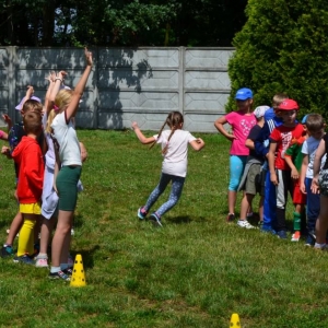 Ostatni dzień II turnusu półkolonii to dzień sportu i wspólnych zabaw przy boisku sportowym w Nakle Śl.