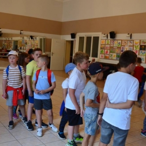 Ostatni dzień II turnusu półkolonii to dzień sportu i wspólnych zabaw przy boisku sportowym w Nakle Śl.