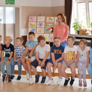Pierwszy dzień organizacyjny. Zajęcia stacjonarne z ułożeniem regulaminu półkolonii, grami, zabawami i zajęciami plastycznymi