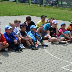 Ostatni dzień II turnusu półkolonii to dzień sportu i wspólnych zabaw przy boisku sportowym w Nakle Śl.