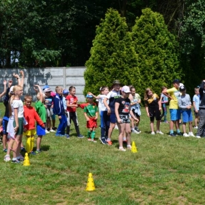 Ostatni dzień II turnusu półkolonii to dzień sportu i wspólnych zabaw przy boisku sportowym w Nakle Śl.