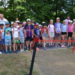 Ostatni dzień półkolonii. Dzień sportu w świerklanieckim parku oraz gier i zabaw na nowo otwartym placu zabaw