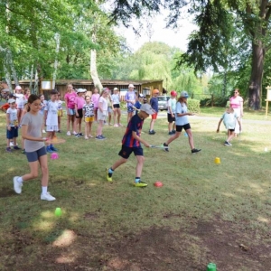 Ostatni dzień półkolonii. Dzień sportu w świerklanieckim parku oraz gier i zabaw na nowo otwartym placu zabaw